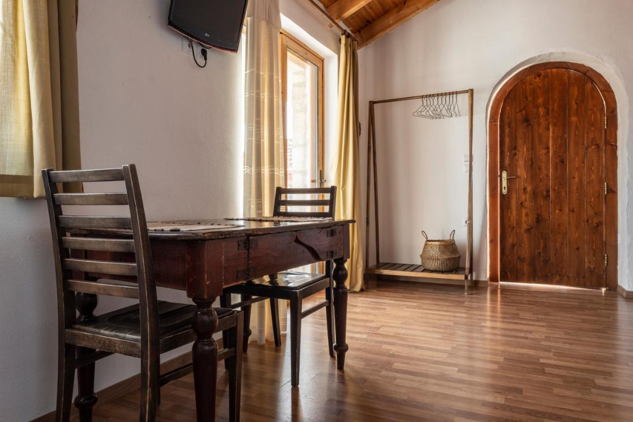 Amphora Guesthouse Химара Экстерьер фото