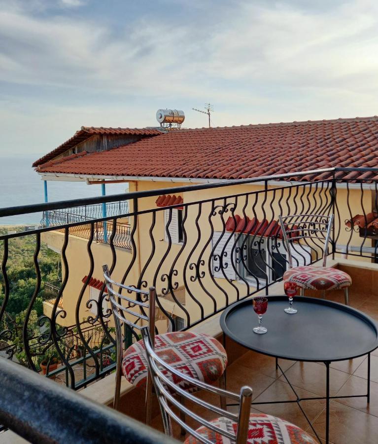 Amphora Guesthouse Химара Экстерьер фото