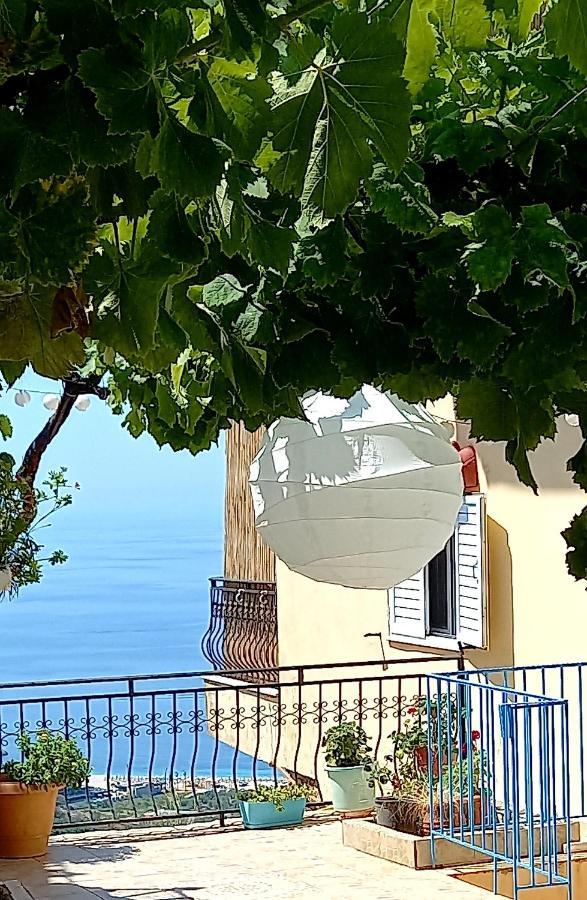 Amphora Guesthouse Химара Экстерьер фото