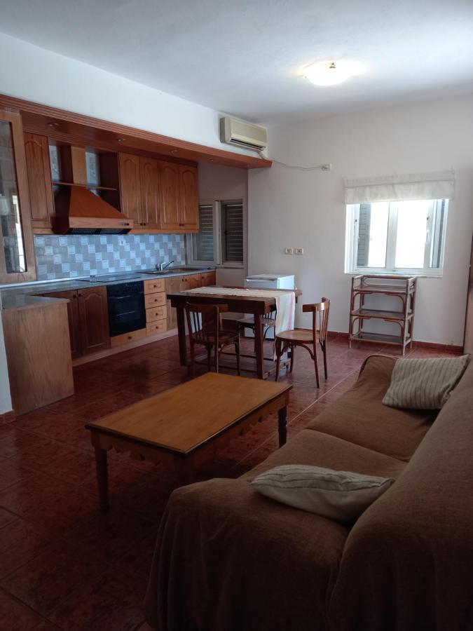 Amphora Guesthouse Химара Экстерьер фото